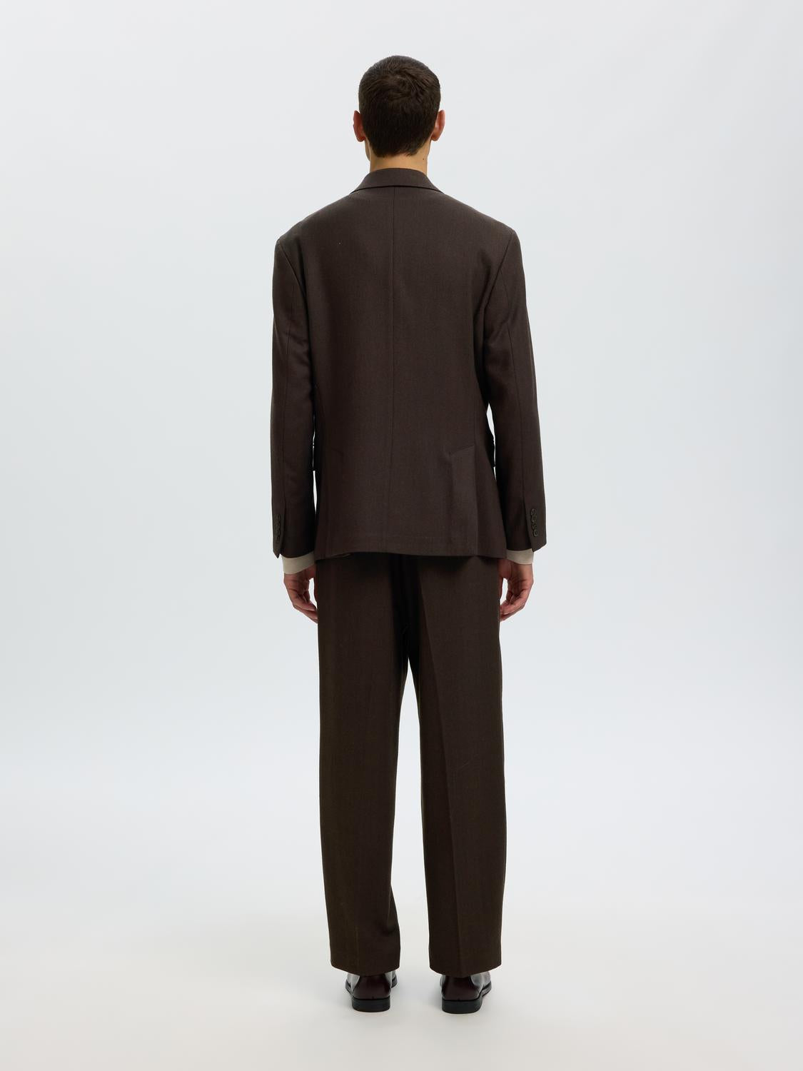 model_shot-back